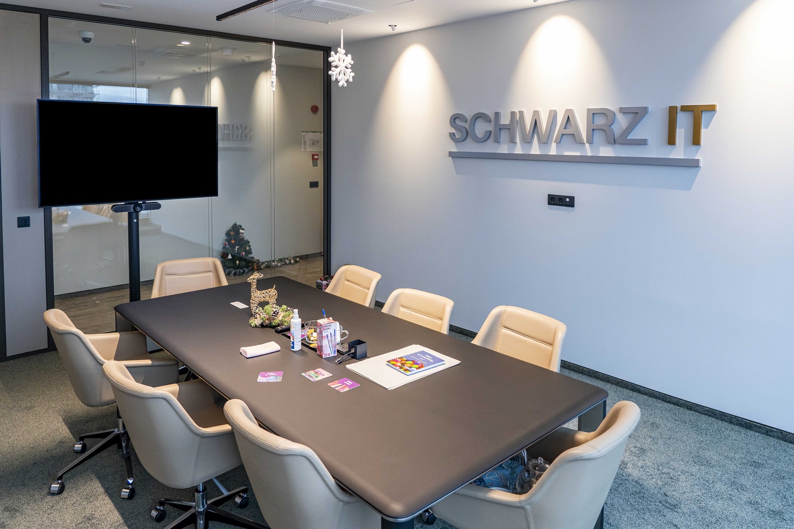 Заседателна зала в офиса на Schwarz IT Bulgaria